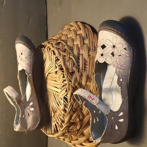 J-41 ADVENTURE Hike Walk GREY Pink VELCRO Shoe 6.5M - Picture 3 of 6